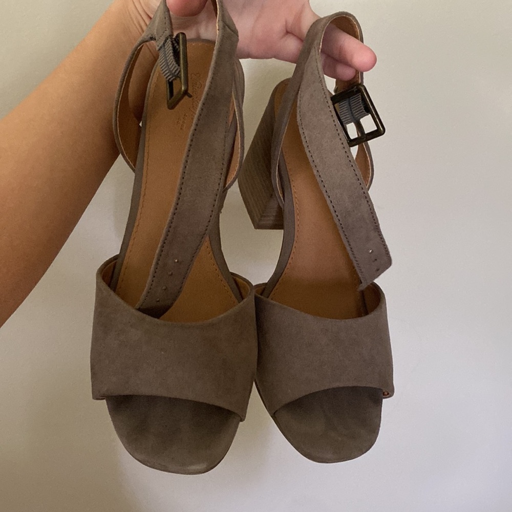 Heels - Picture 2 of 3